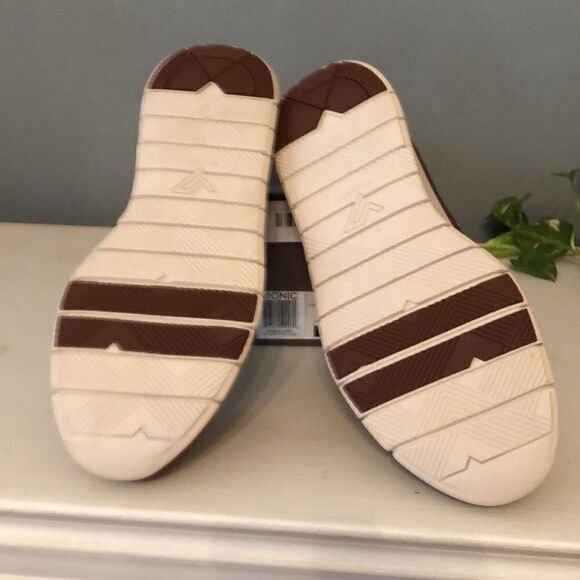 Vionic NIB Fresh Linden Leather Shoes Size 9 Wide - Picture 4 of 4